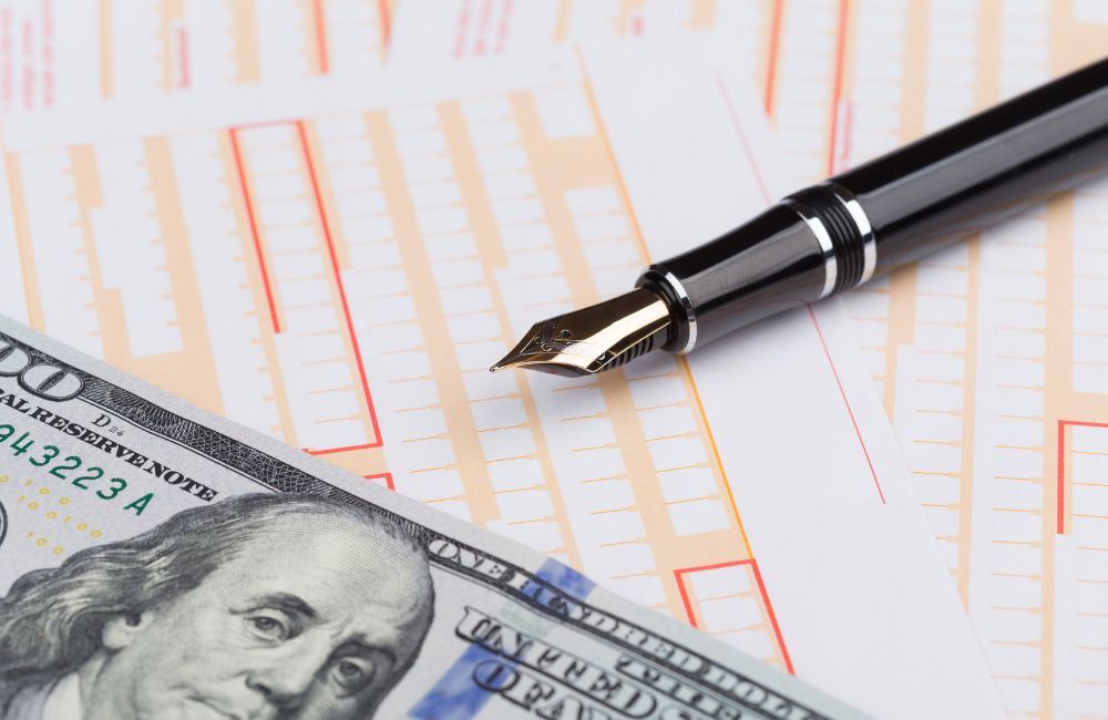 An image of a dollar and a form for an account about creating a WorldRemit account. 